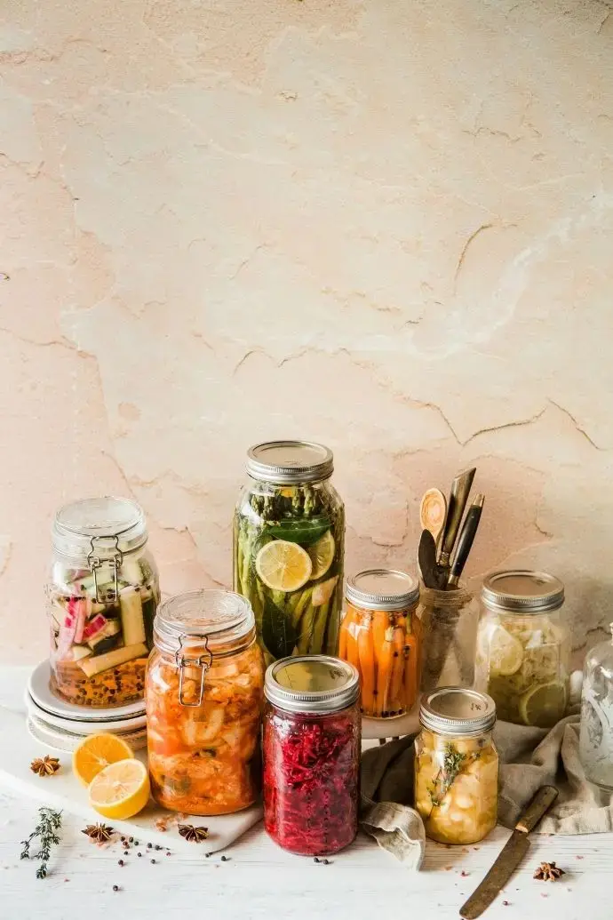 Bocaux de légumes lacto fermentés