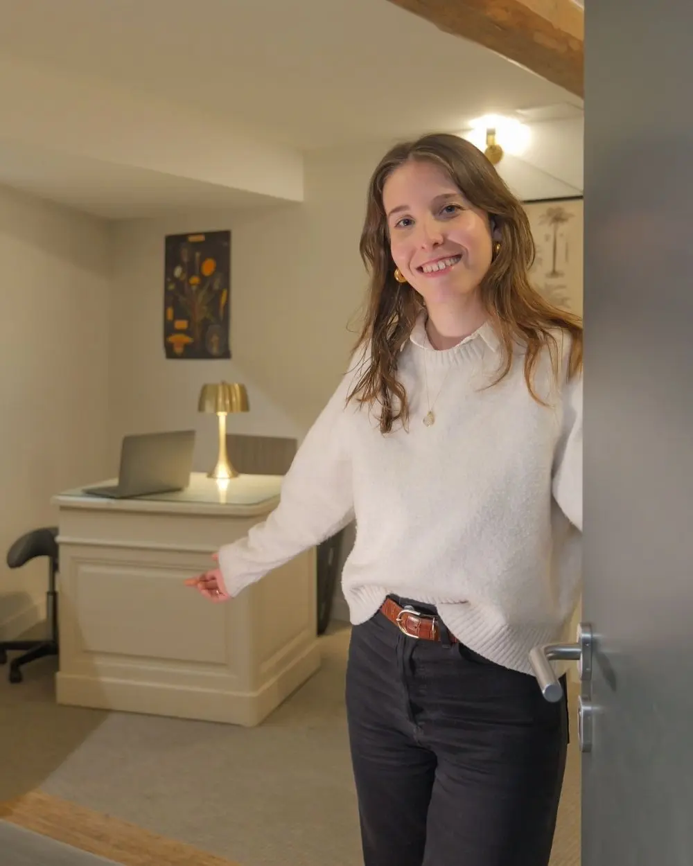 Marine Guyon naturopathe à Montpelleir dans son cabinet